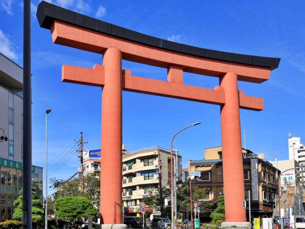 中村公園駅近くの大鳥居
