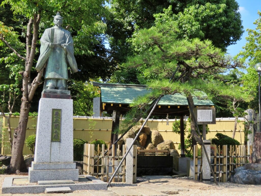 豊太閤之像と豊太閤産湯の井戸